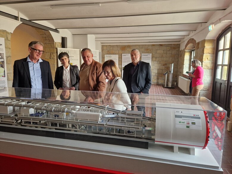 EU-Korridorkoordinatorin Marques im Infozentrum