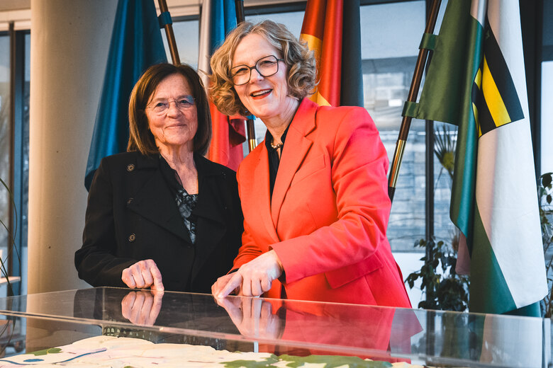 Staatsministerin Regina Kraushaar und Korridorkoordinatorin Margarida Marques